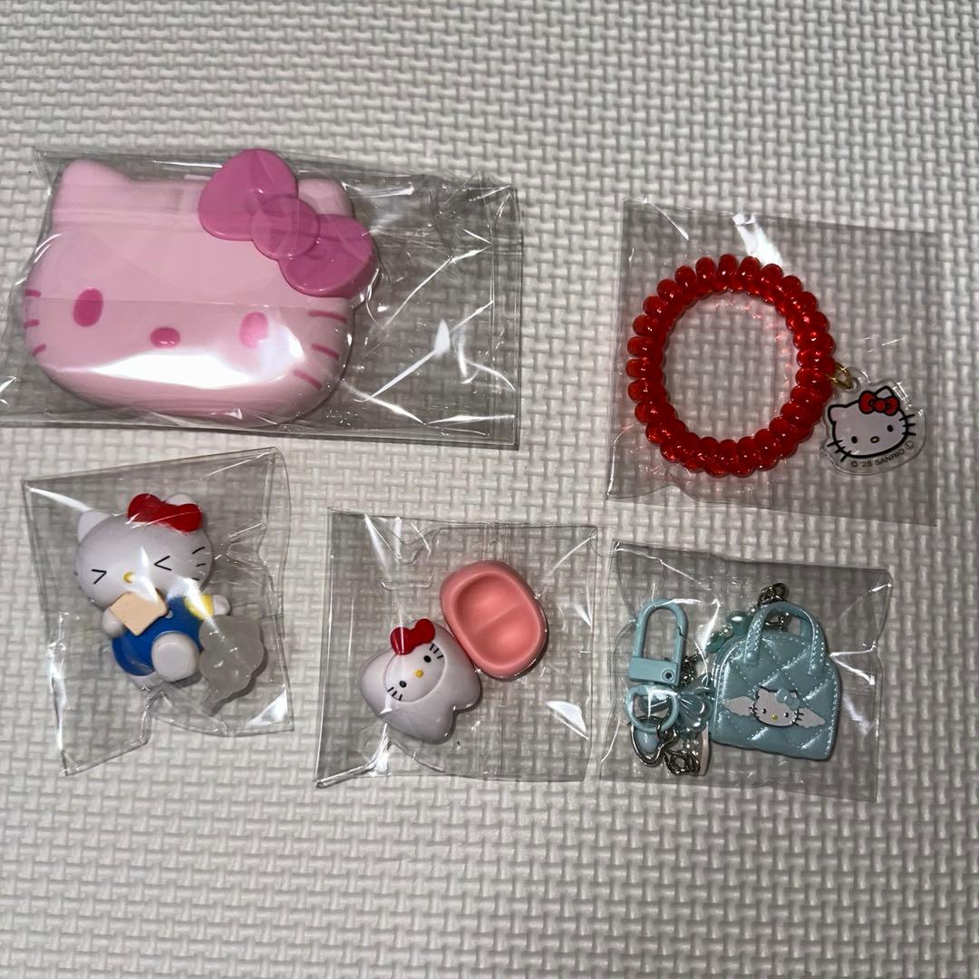 サンリオ　ハローキティ　マスコット　ポーチ