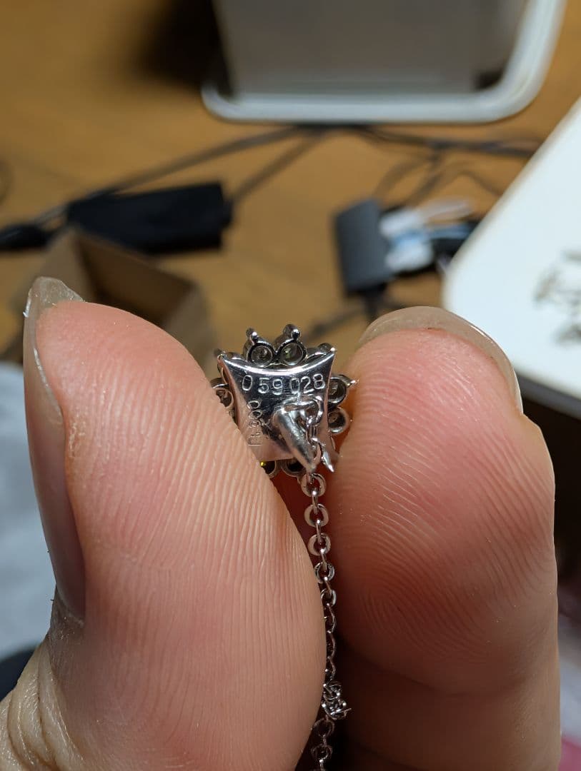 プラチナpt900 ボタンとダイヤモンド