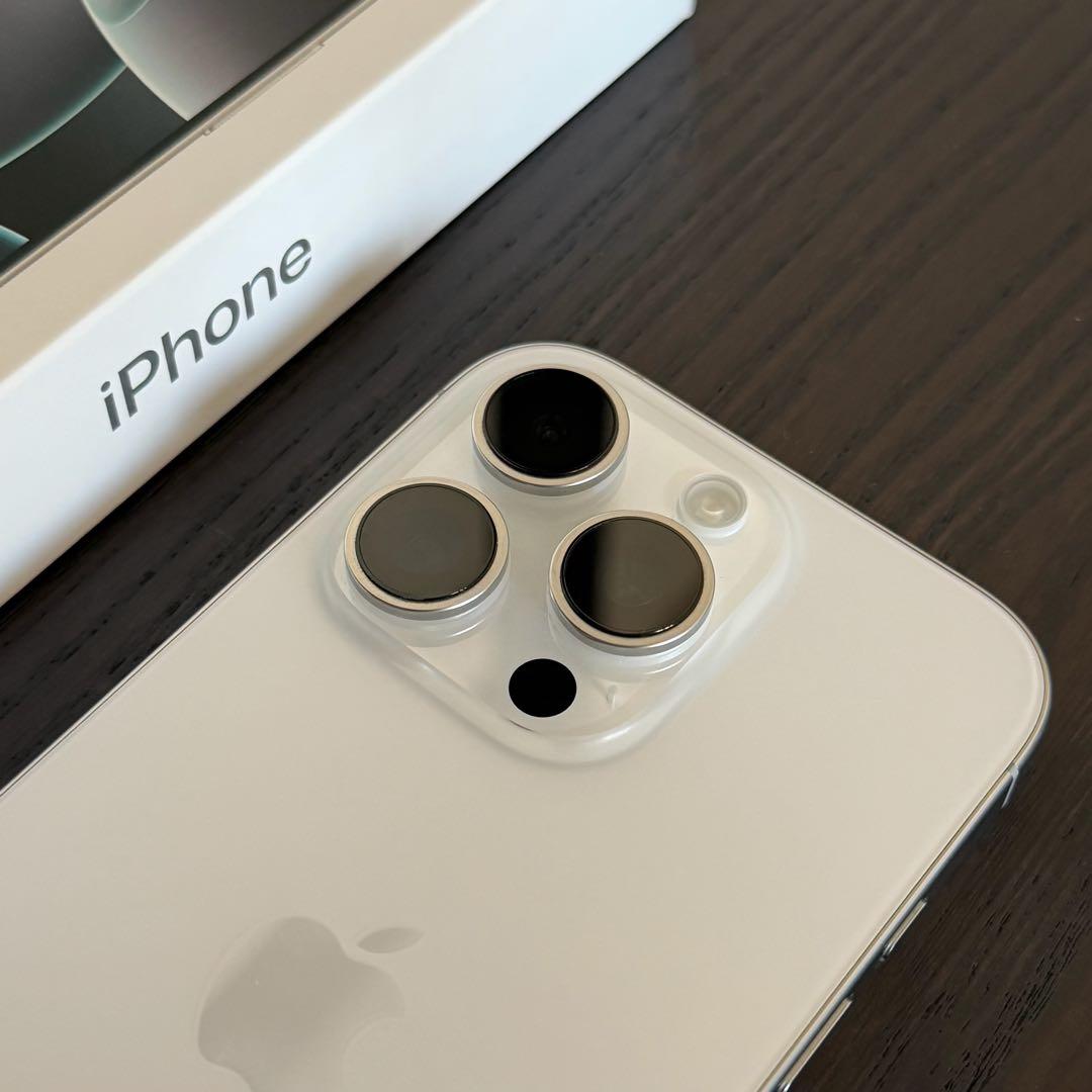 【美品】 iPhone 16 Pro ホワイトチタニウム 256GB 6月購入