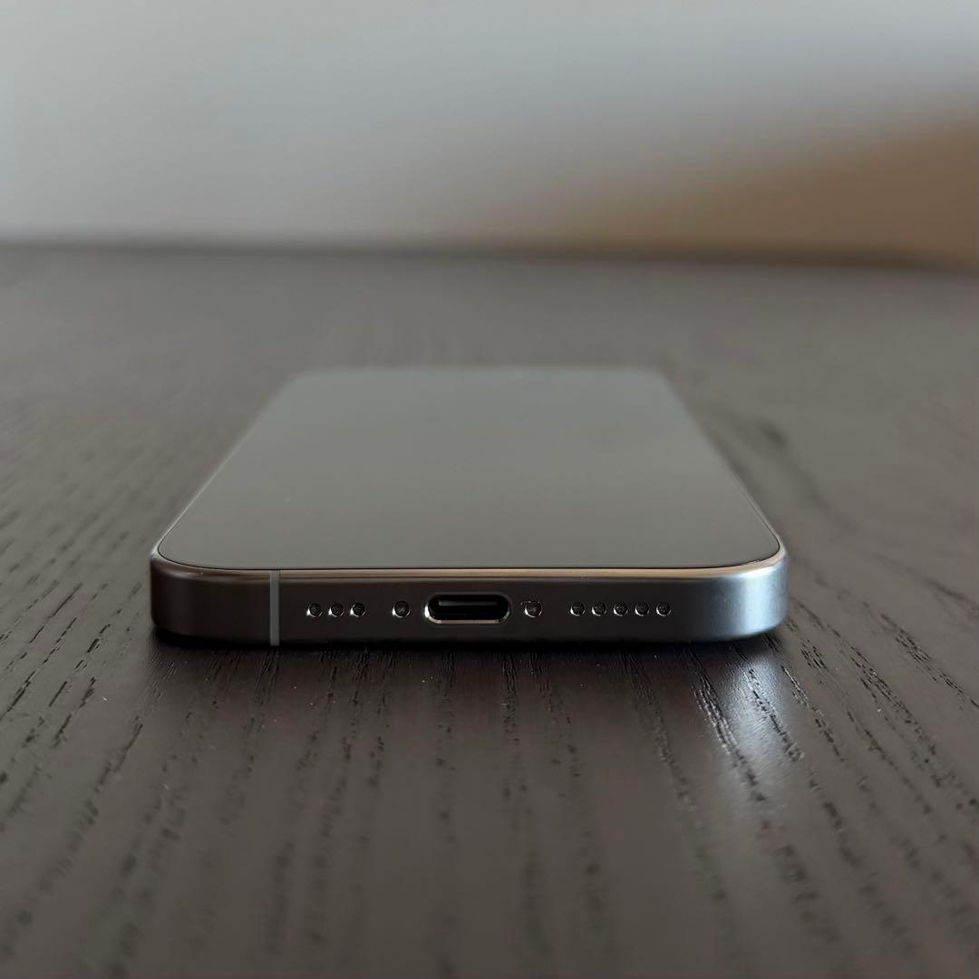 【美品】 iPhone 16 Pro ホワイトチタニウム 256GB 6月購入