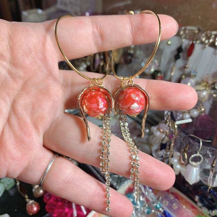 SOLD❗️  キラキラチェーンとシェルビーズの4wayフープピアス　レッド
