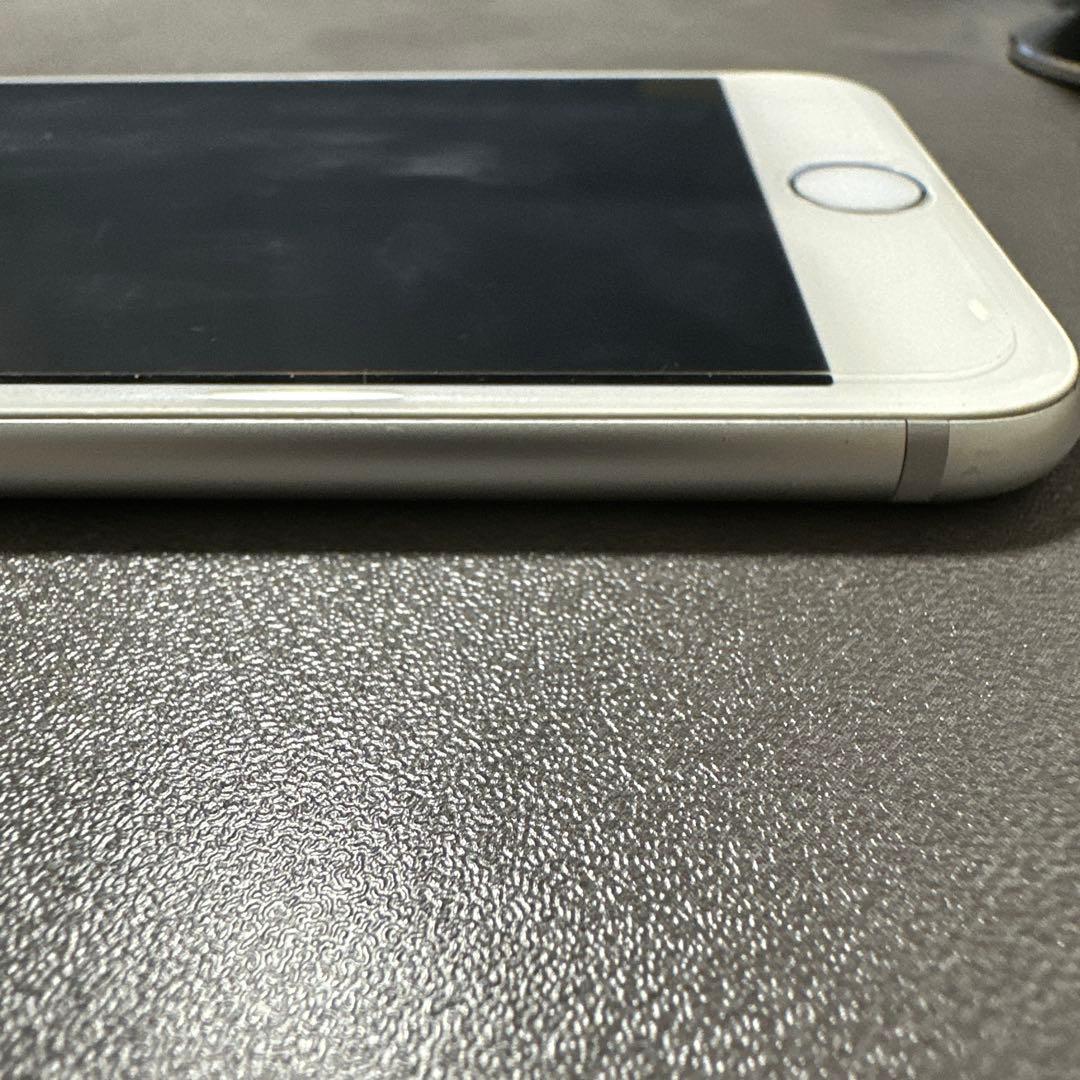 iPhone 7 32Gb シルバー　アイフォン7