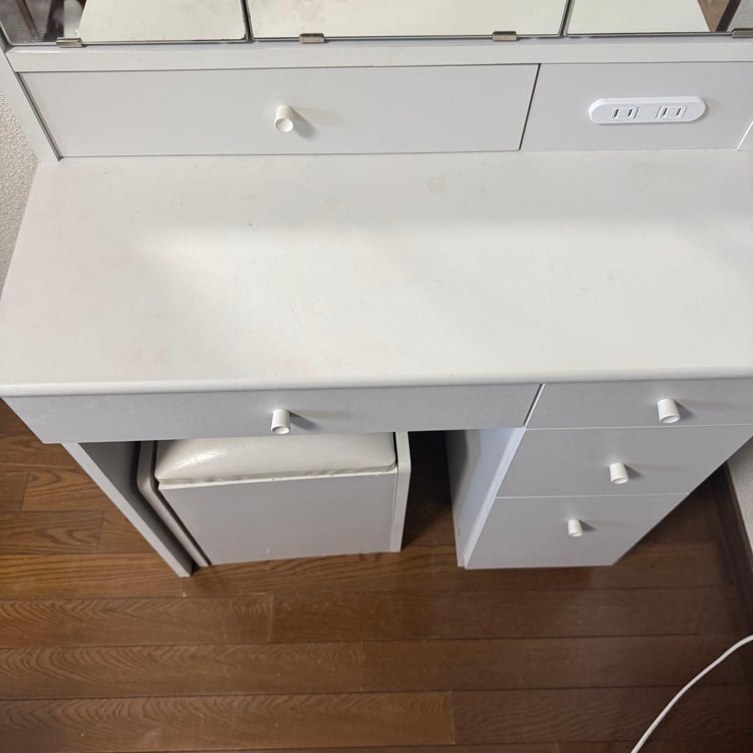 三面鏡ドレッサー