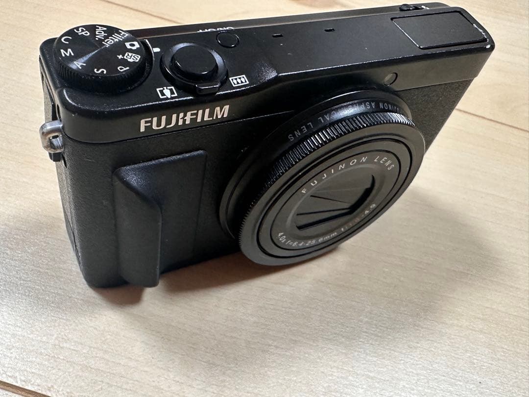 デジタルカメラ Fujifilm XQ1