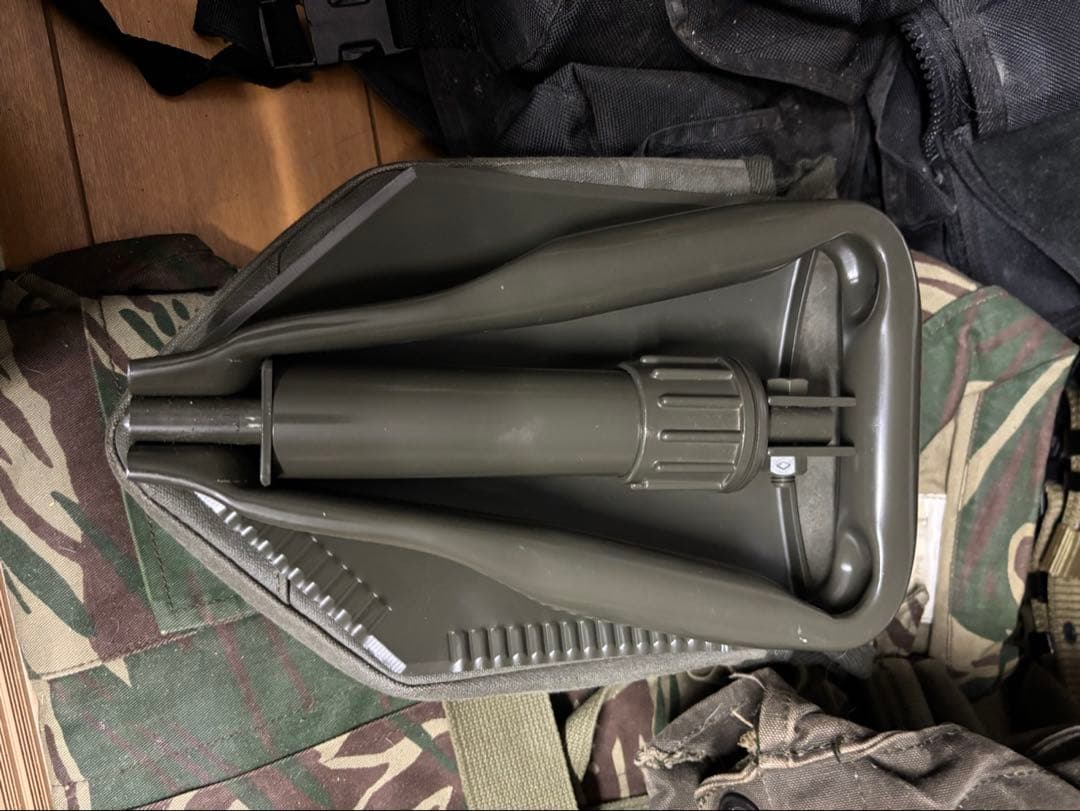 新品　1998年製 陸上自衛隊折りたたみスコップ、エンピ　折りたたみ式シャベル