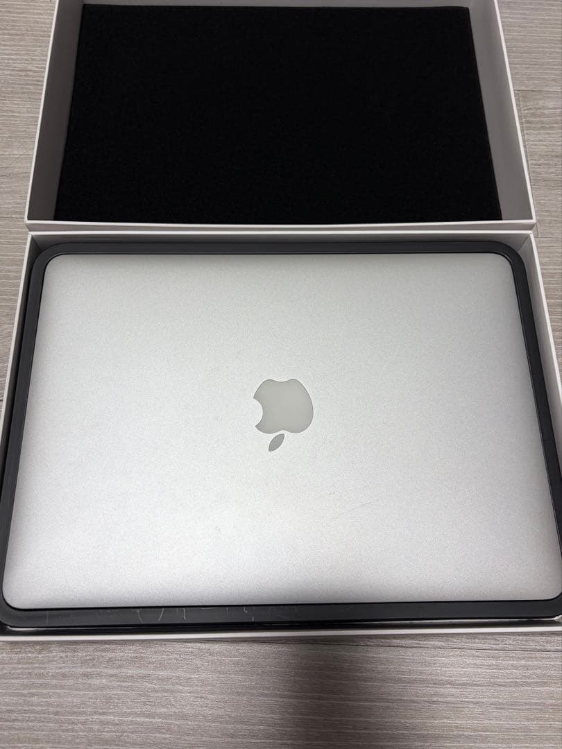 Apple MacBook Air (Mid 2017) 本体 専用箱付属品有り