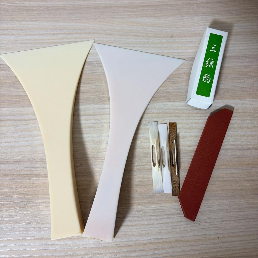 【美品】民謡三味線 中棹 棹幅約28mm 花梨 皮破れなし フルセット