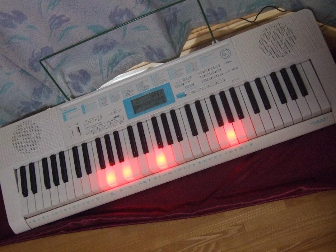 CASIO LK-128 電子ピアノ・キーボード ルーチェ 光ナビ 送料込み