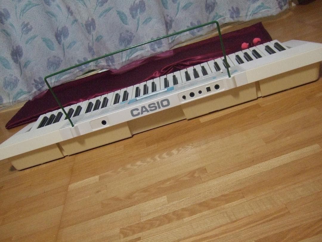 CASIO LK-128 電子ピアノ・キーボード ルーチェ 光ナビ 送料込み