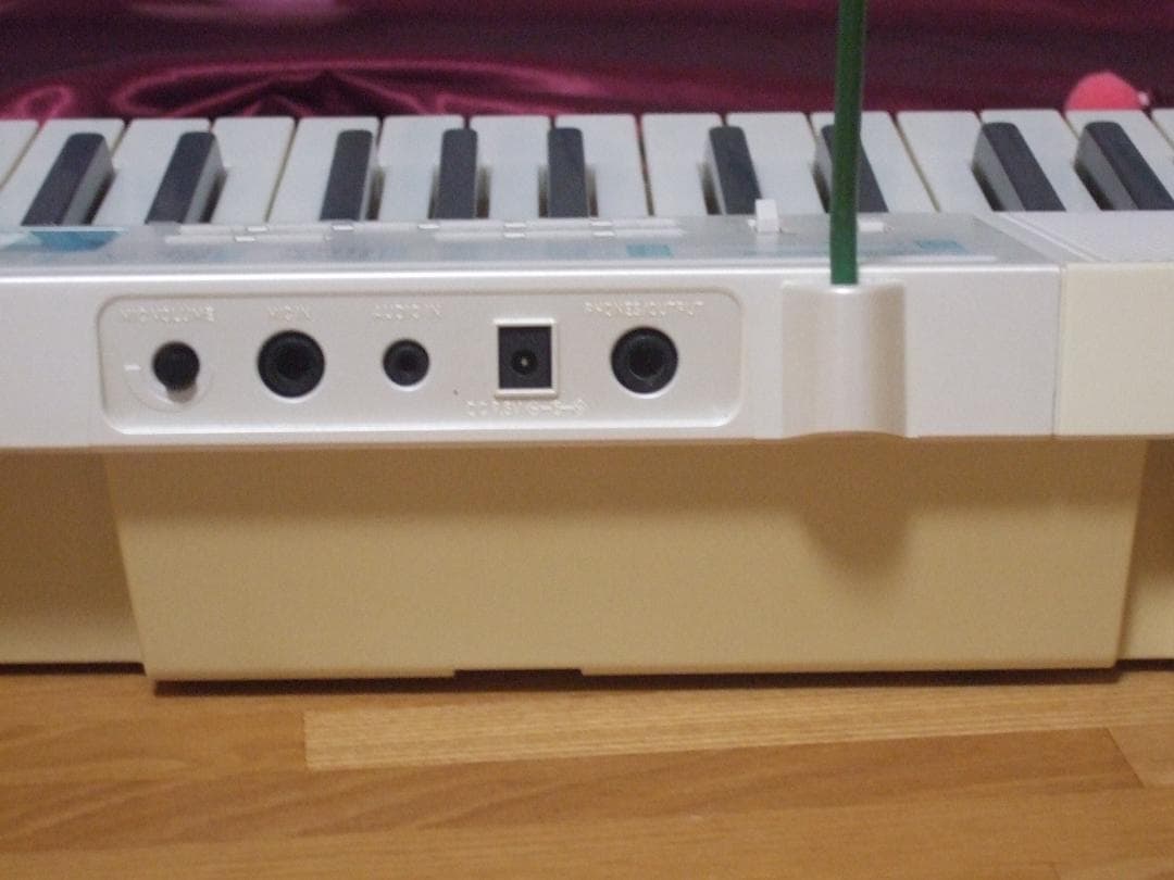 CASIO LK-128 電子ピアノ・キーボード ルーチェ 光ナビ 送料込み