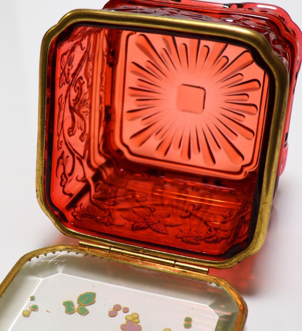 オールド・バカラ 激レア1890年頃 赤ガラスエナメル彩ブロンズ装飾蓋物 刻印有