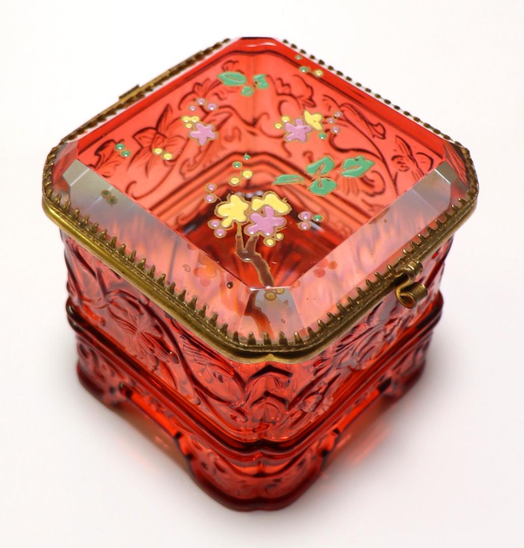 オールド・バカラ 激レア1890年頃 赤ガラスエナメル彩ブロンズ装飾蓋物 刻印有