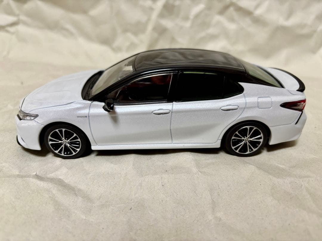 カムリWS前期　カラーサンプル ミニカー　ブラック×プラチナホワイトパール　箱付