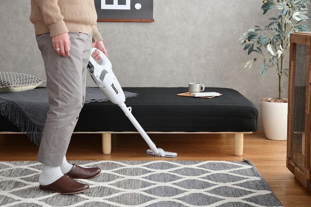 《新品・送料無料》一体型脚付きマットレスベッド【セミダブル】