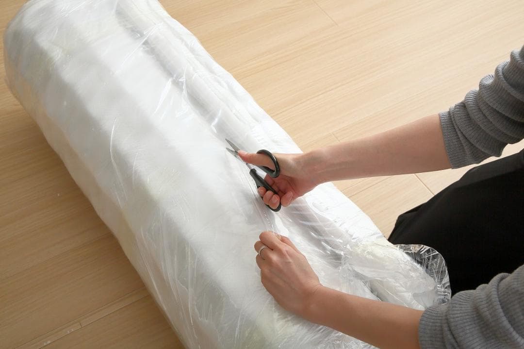 《新品・送料無料》一体型脚付きマットレスベッド【セミダブル】