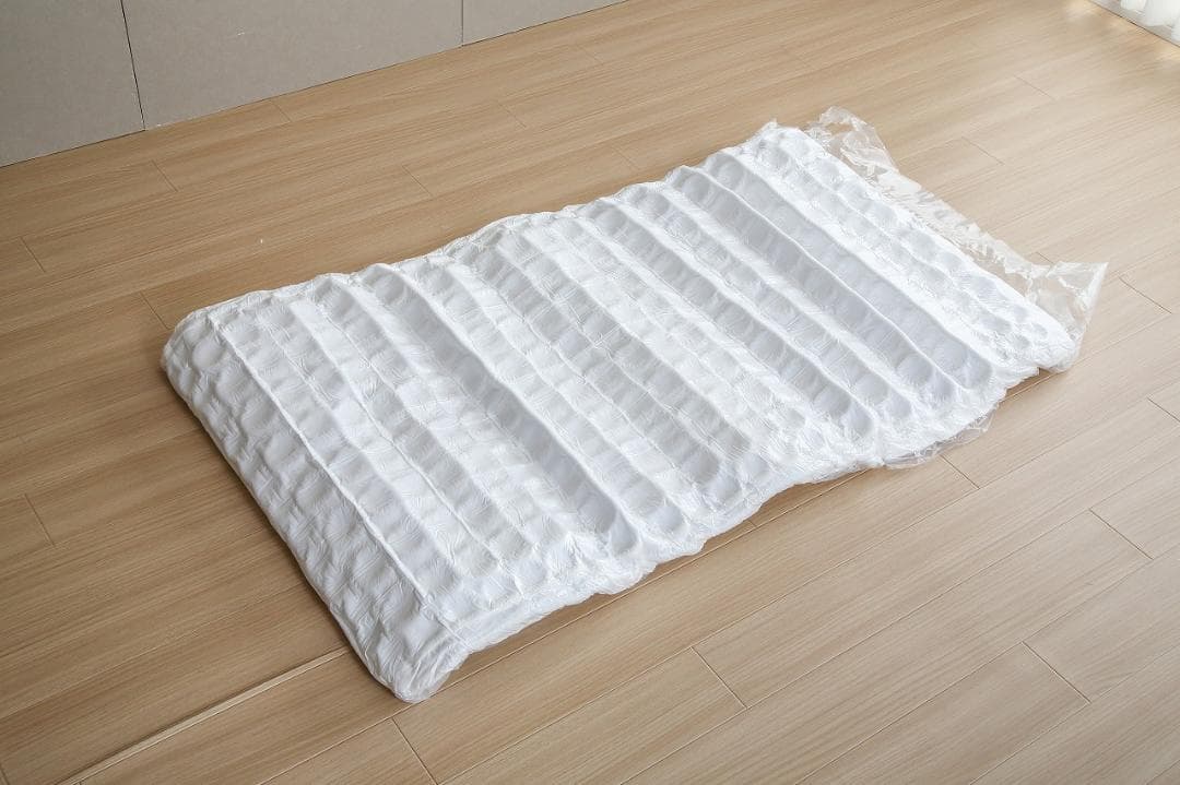 《新品・送料無料》一体型脚付きマットレスベッド【セミダブル】