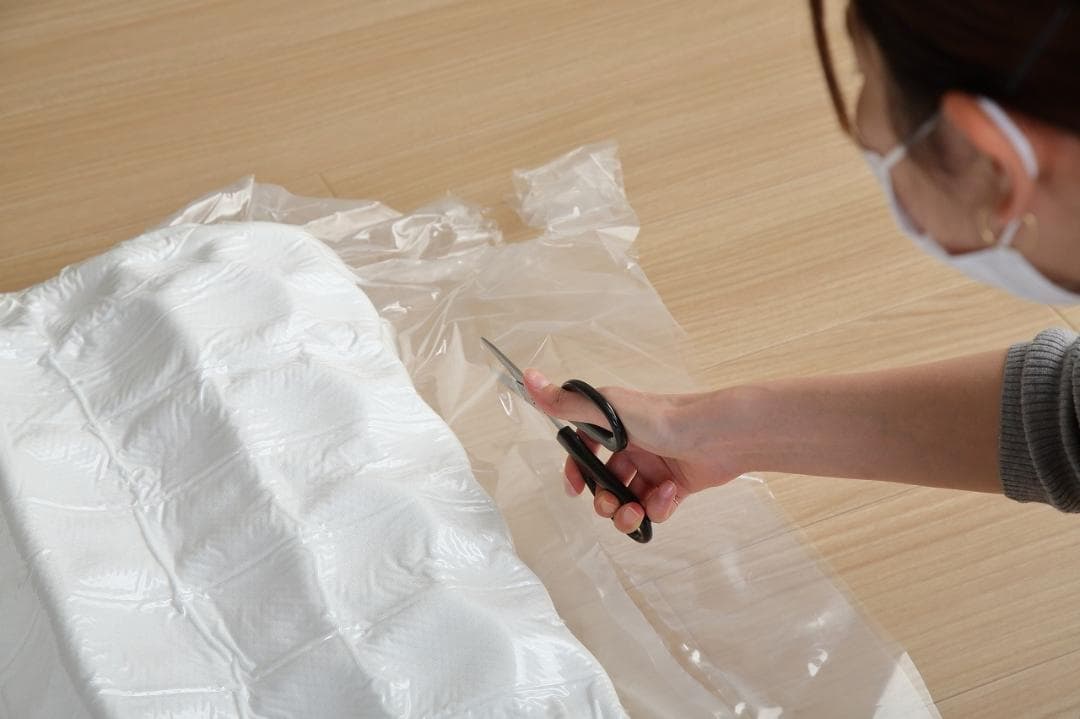 《新品・送料無料》一体型脚付きマットレスベッド【セミダブル】