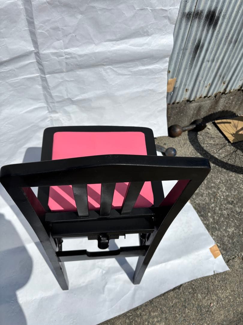 きれい背もたれ付ピアノ椅子　可愛いピンク座面足部フェルト付き　春色