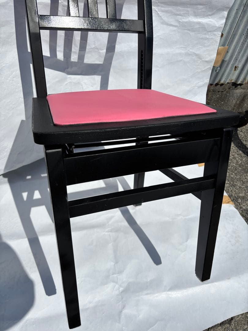 きれい背もたれ付ピアノ椅子　可愛いピンク座面足部フェルト付き　春色