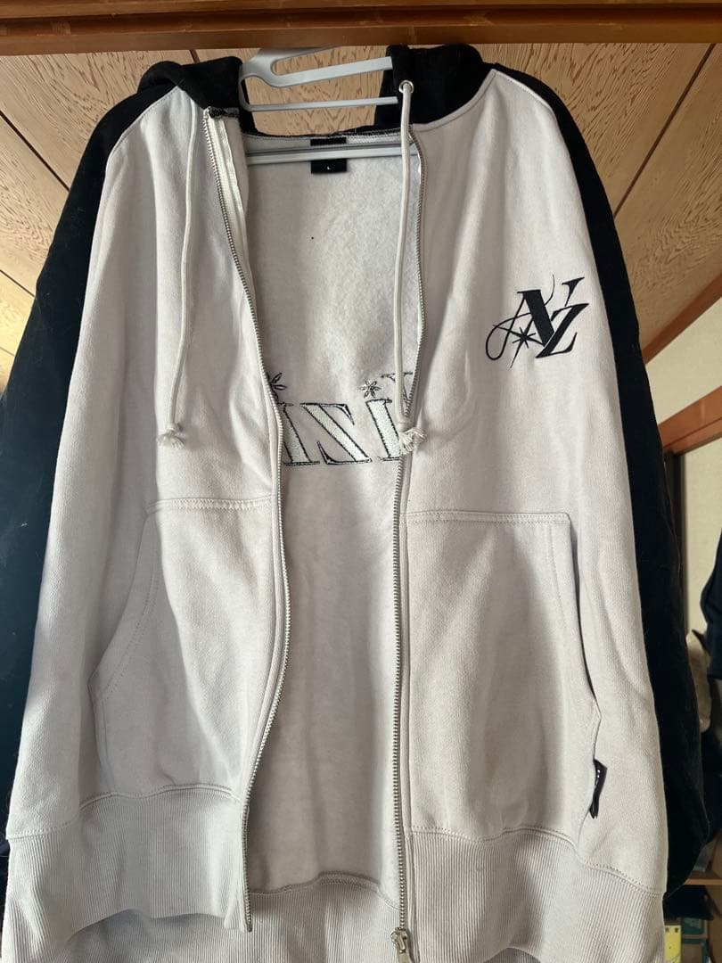 NiziU AWAKE パーカーL