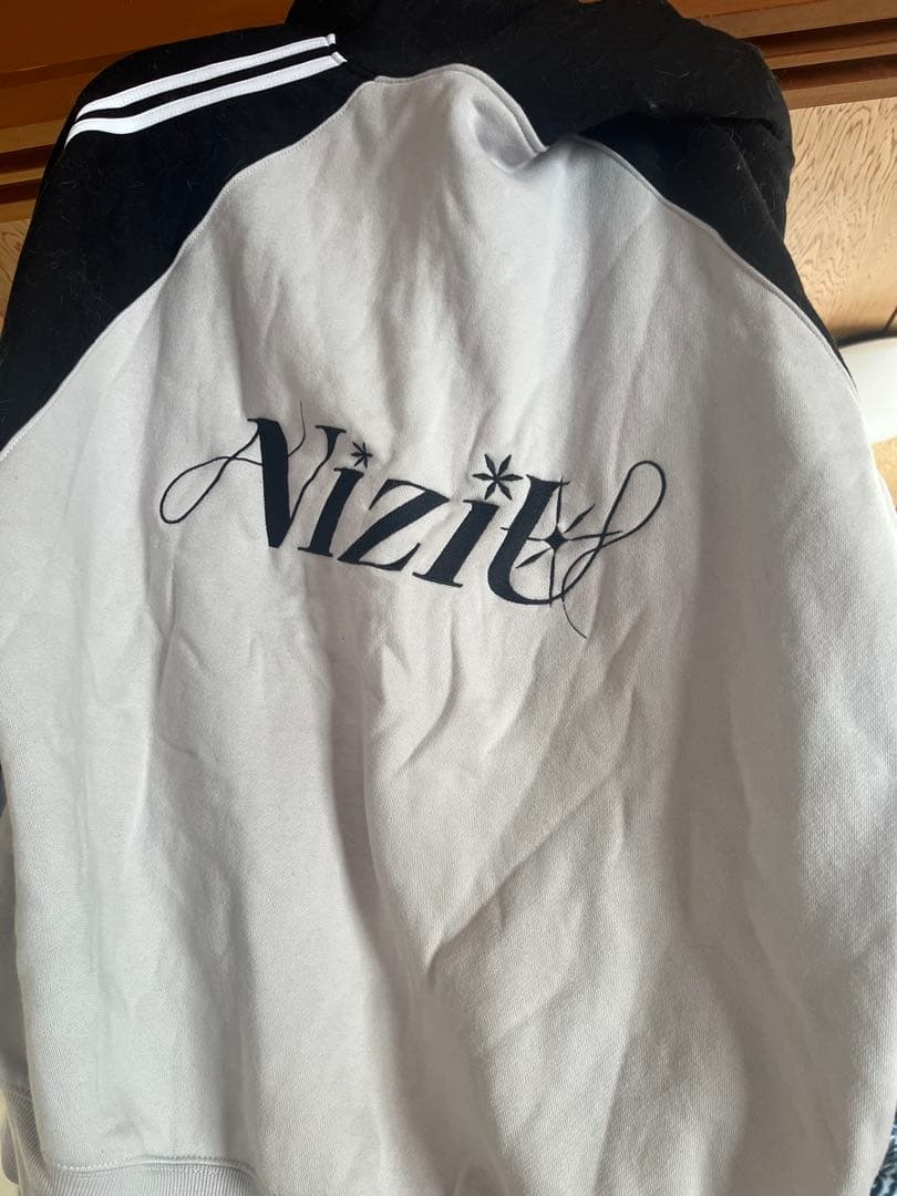 NiziU AWAKE パーカーL