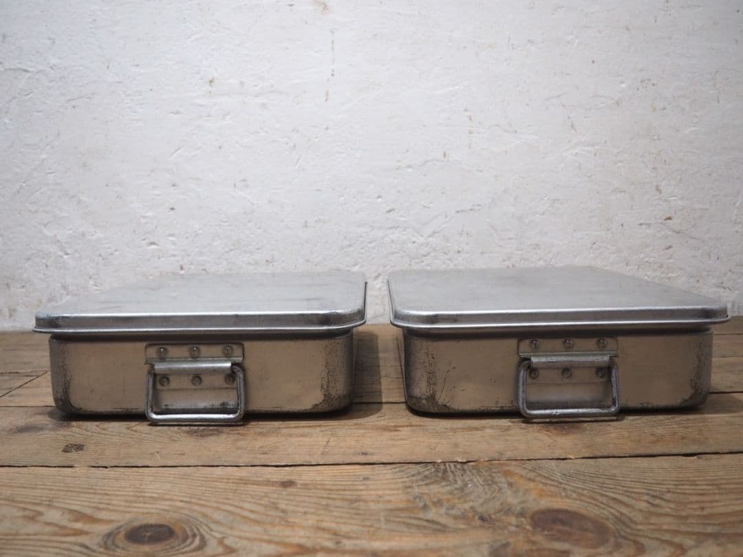 1206 ②2個セット　蓋付　レトロなアルミケース　バット　収納箱　ビンテージ