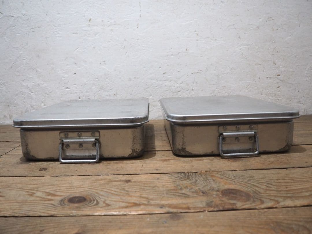 1206 ②2個セット　蓋付　レトロなアルミケース　バット　収納箱　ビンテージ