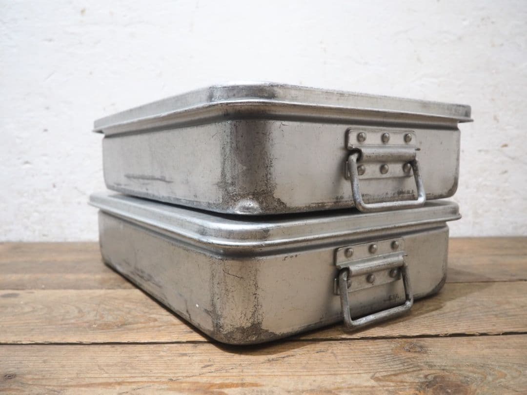 1206 ②2個セット　蓋付　レトロなアルミケース　バット　収納箱　ビンテージ