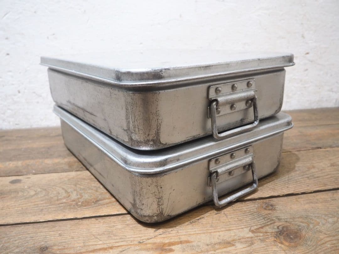 1206 ②2個セット　蓋付　レトロなアルミケース　バット　収納箱　ビンテージ