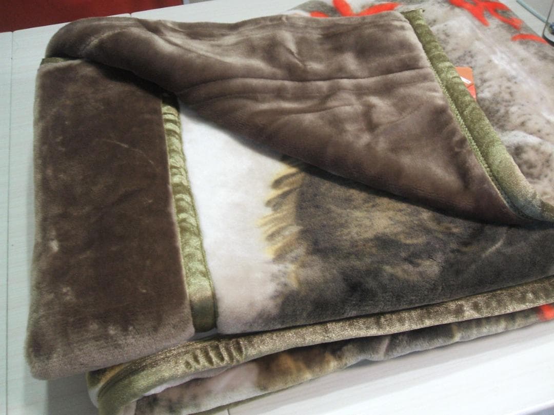 最終。新品＊定価33000円。開運＊龍虎＊暖か、とうがらし加工。二重毛布