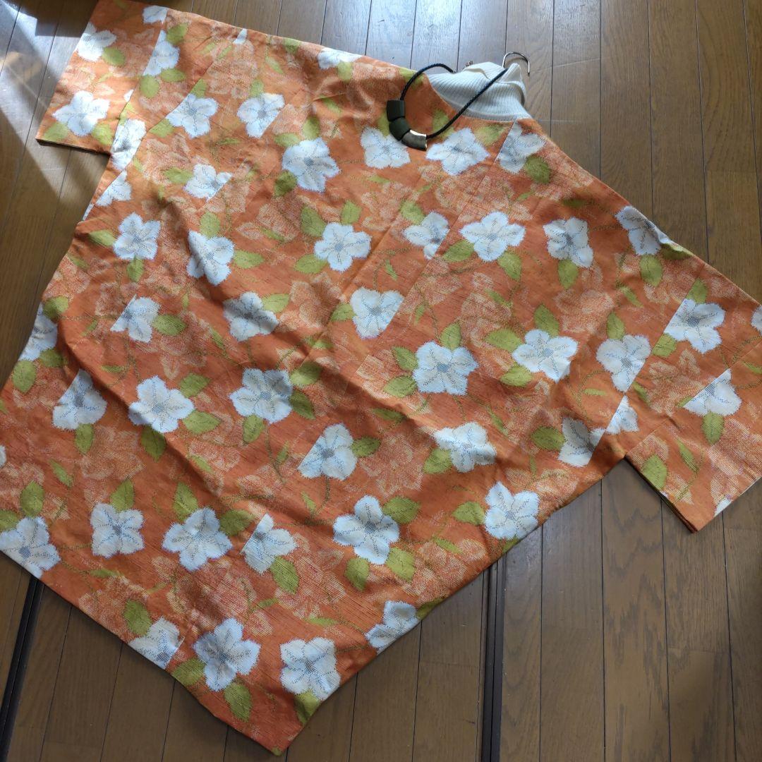値下げ❗《紬着物、リメイクコート（美品）オレンジ地に白椿柄、ゆったり羽織物904