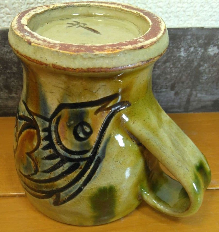 hn 人間国宝 金城次郎 壷屋焼マグカップ(笑魚海老紋カップ）栞 共箱