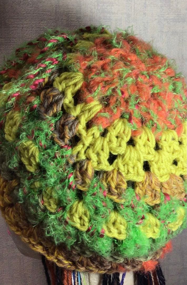 手作りニット帽　ビーニー　ベレー帽　フリンジ　オレンジ　グリーン　ライムイエロー