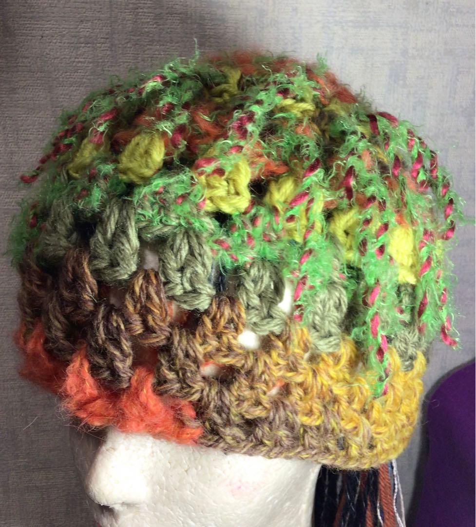 手作りニット帽　ビーニー　ベレー帽　フリンジ　オレンジ　グリーン　ライムイエロー