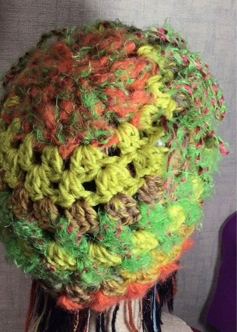 手作りニット帽　ビーニー　ベレー帽　フリンジ　オレンジ　グリーン　ライムイエロー