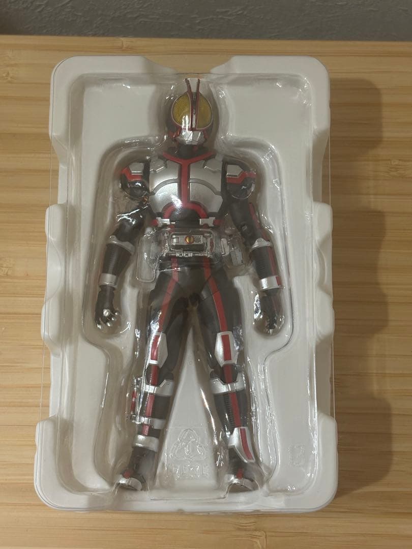 S.H.Figuarts 仮面ライダーファイズ　真骨彫製法