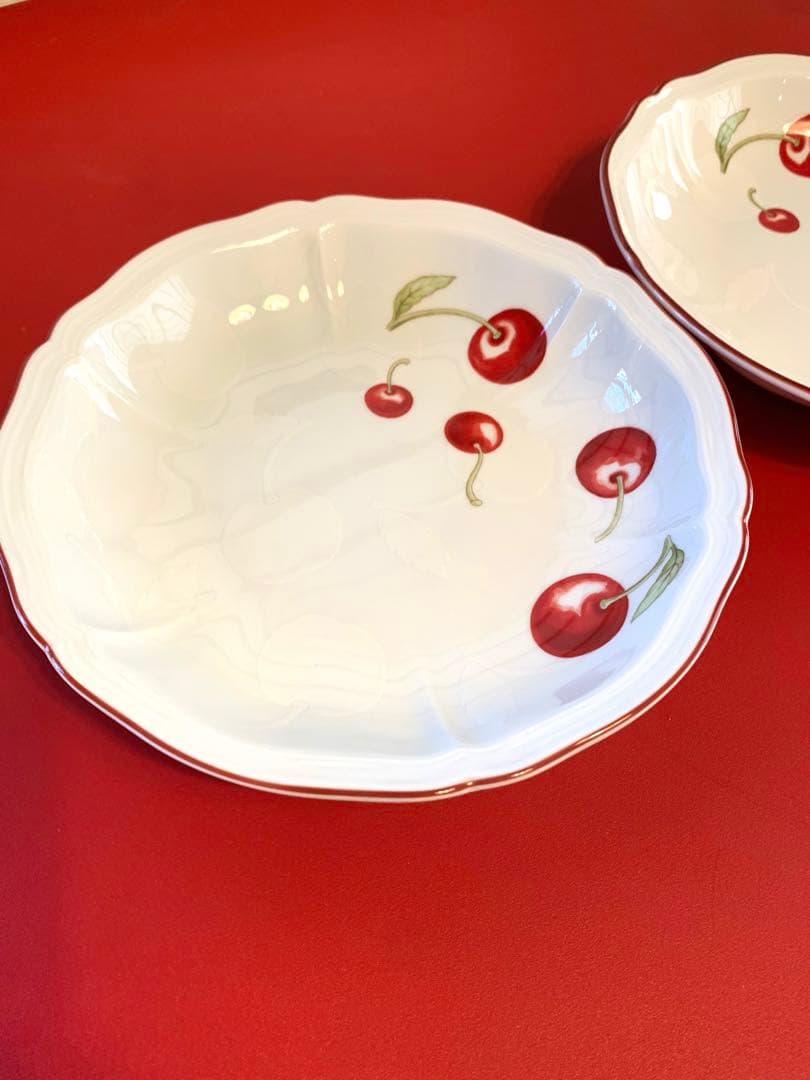 【美品】リチャードジノリの可憐な赤いプレート2枚をセットに