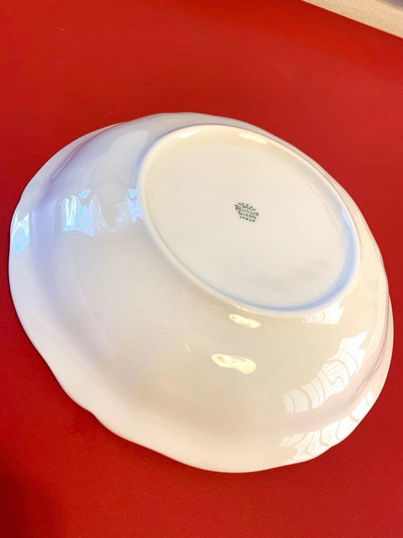 【美品】リチャードジノリの可憐な赤いプレート2枚をセットに