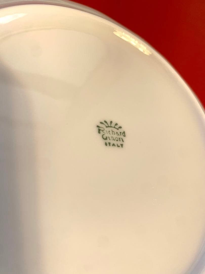 【美品】リチャードジノリの可憐な赤いプレート2枚をセットに