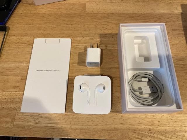 【美品】iPhone8 ゴールド 64GB SIMフリー 箱 アクセサリー付