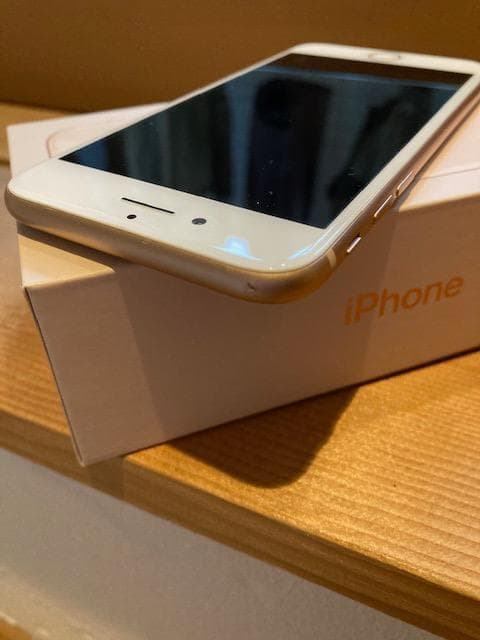 【美品】iPhone8 ゴールド 64GB SIMフリー 箱 アクセサリー付