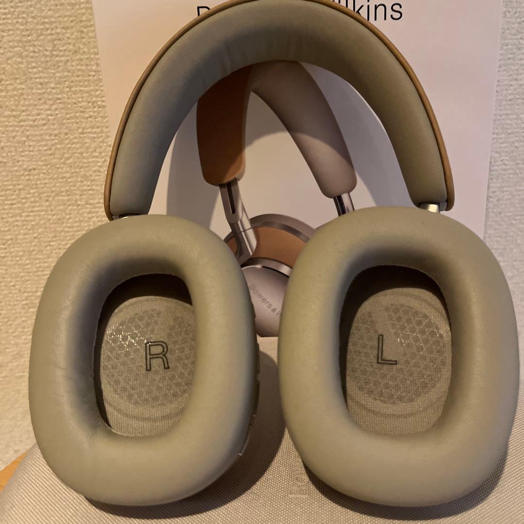 Bowers&Wilkins Px8 タン