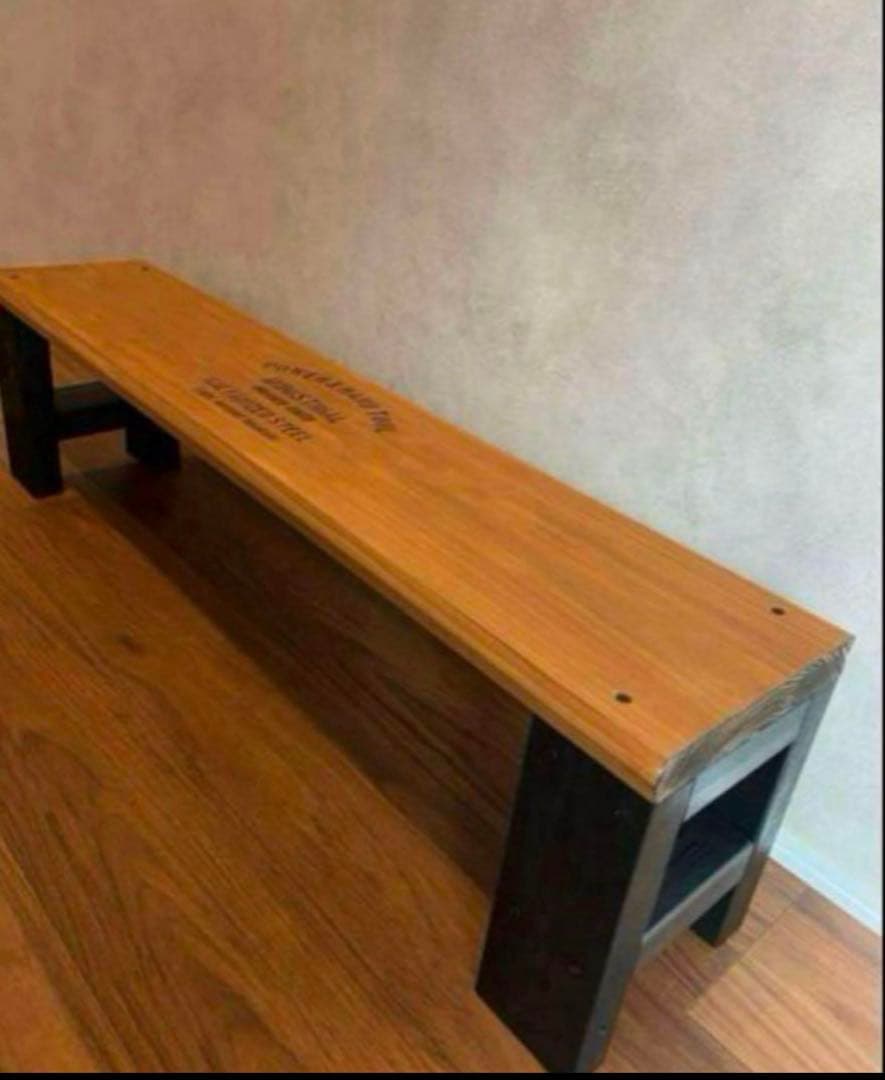 テレビ台　簡易チェアー　飾り棚