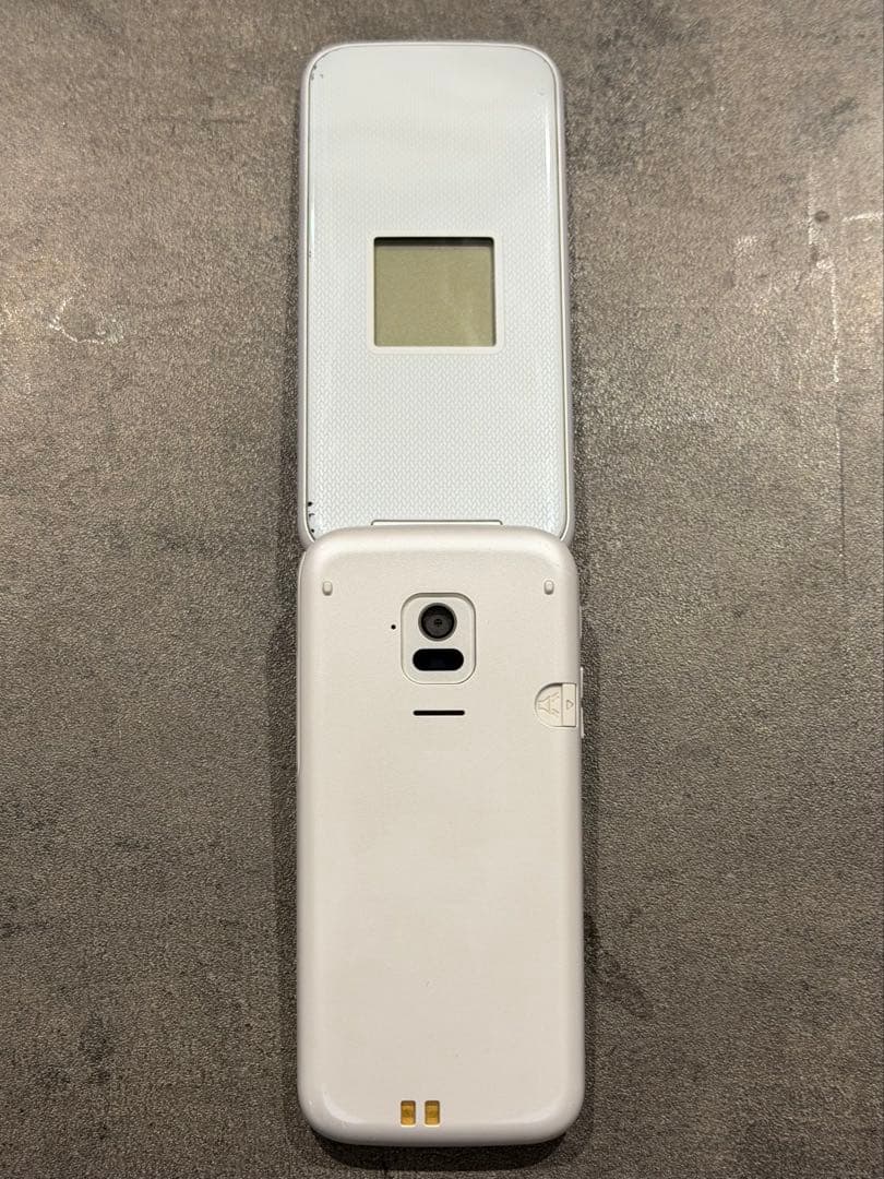 docomo らくらくホン F-01M ホワイト