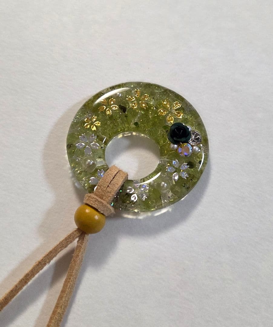 桜・ペリドットレジンネックレス　　天然石ネックレス　　レジンネックレス