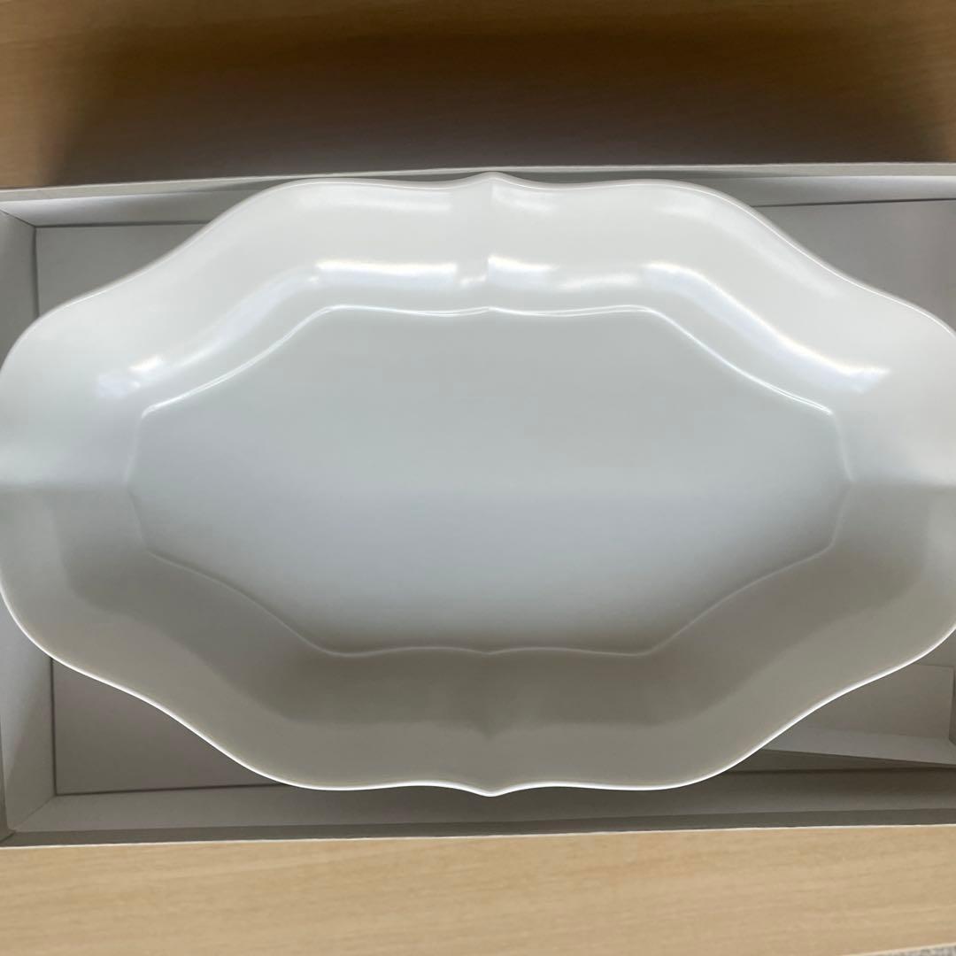 美濃焼 小野里奈x深山x小田陶器 つどい鉢 輪花長鉢 淡青白釉　　日本製