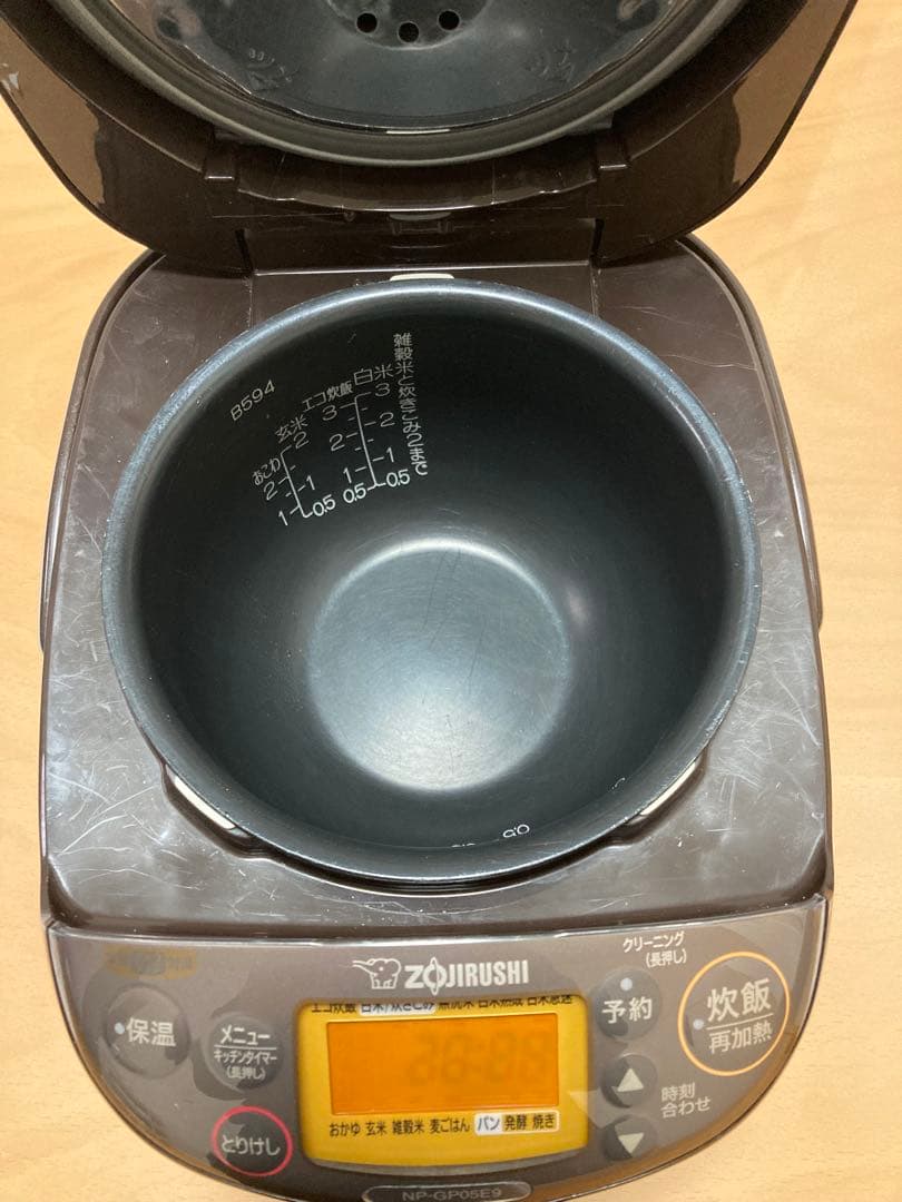 【値下げ済】象印マホービン炊飯器 3合 ステンレスブラウン NP-GK05