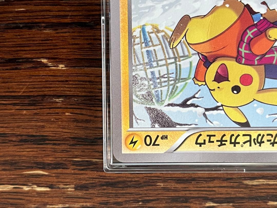 あったかピカチュウ：ユニクロ：KポケモンヒートテッククルーネックＴ PROMO