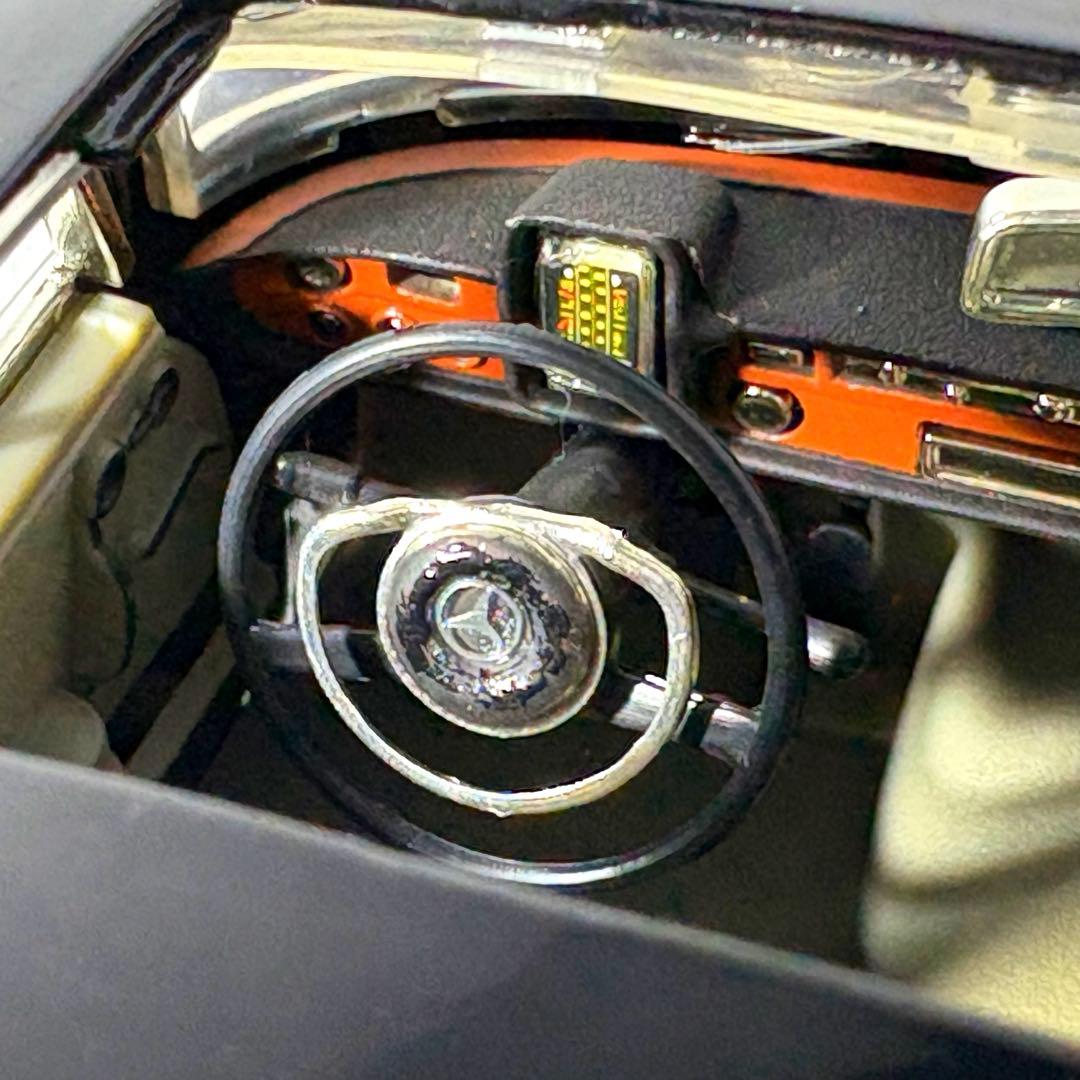 メルセデス・ベンツ 300 SE( ハネベン) 1/18 ブラック