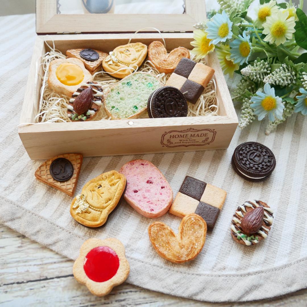 フェイクスイーツ◆可愛い♡クッキーズ＊8種×2枚＊木製デコBOX付◆リアルサイズ